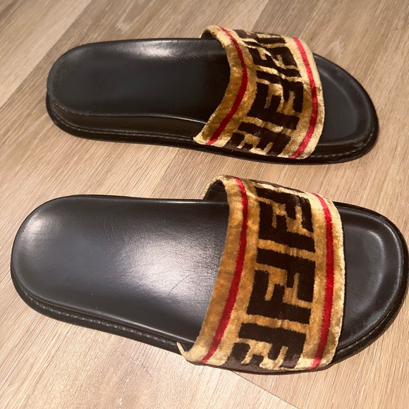 FENDI VELVET SLIDES - Picture 3 of 7